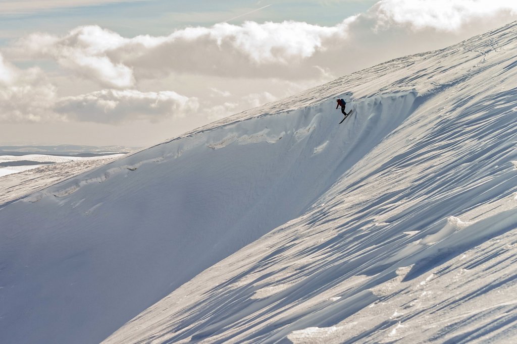 Pete dropping the cornice